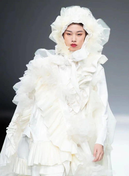 2021大學(xué)生時裝周服裝設(shè)計畢業(yè)作品發(fā)布 day2 湖北美術(shù)學(xué)院 中華女子學(xué)院 安徽工程大學(xué) 西南大學(xué) 常州紡職院 廣東職院